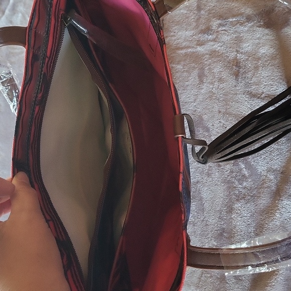 NWT!Catch fly Tote purse and small bag. - Picture 6 of 8